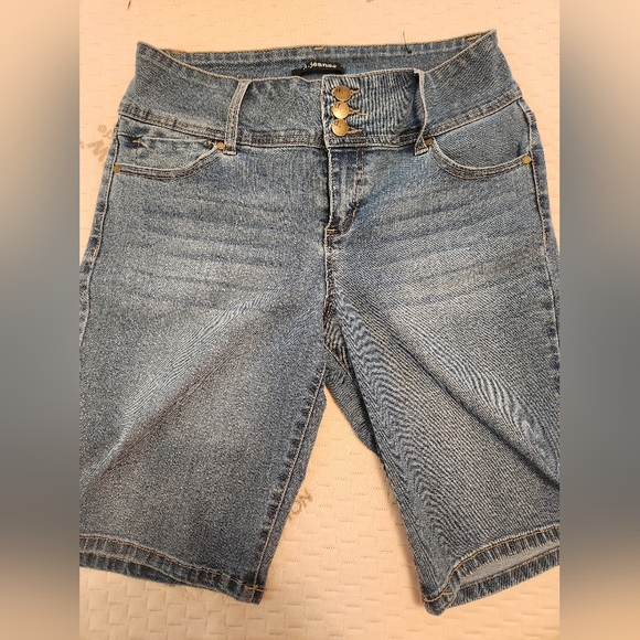 Knee Length Stretch Denim Shorts - Picture 3 of 5